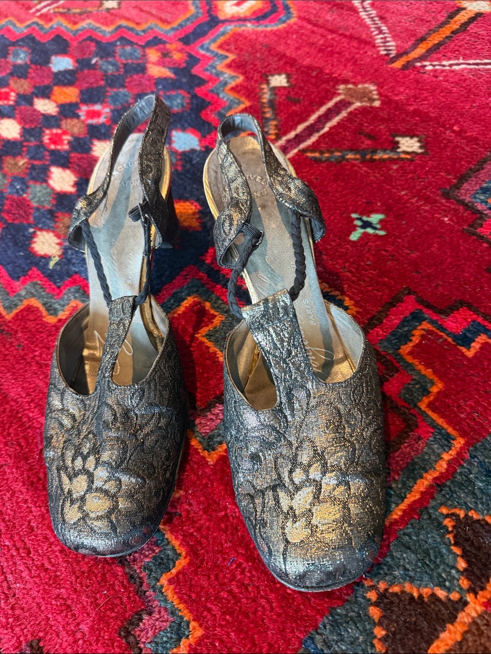 Metallic Floral T-Strap Slingback vintage block Heels - Black/ gold